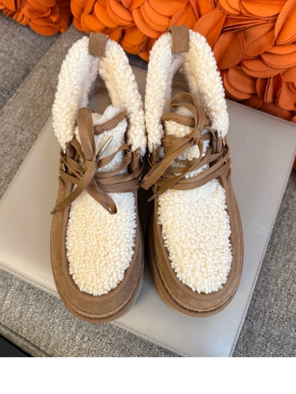 ❣️🆕UGG Classic New Heights Genuine Shearling Lace-Up Booties In Chestnut❣️ - Picture 4 of 10